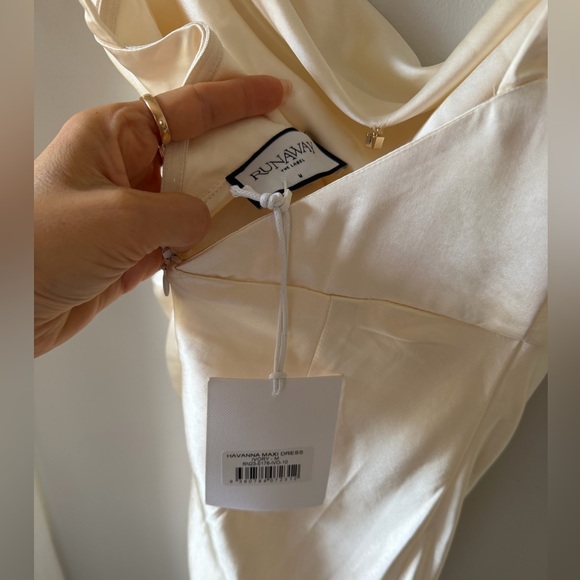 RUNAWAY Havanna Dress Ivory - Picture 6 of 8